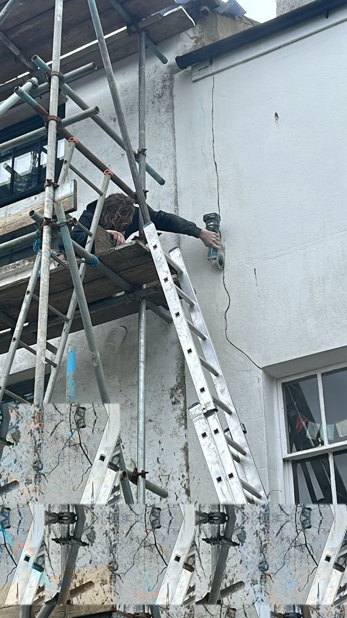 Safe-Bricks bricklayer repairing render on a period Brighton property